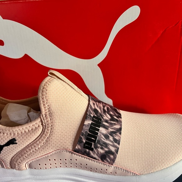 Puma Light Pink Slip-On Sneakers
Brand New 
Never Worn 
Size 10 - Picture 1 of 3
